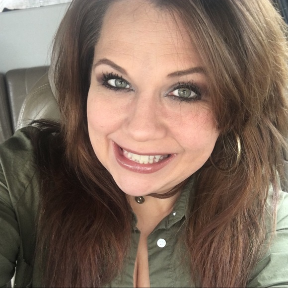 Meet your Posher, Candi - Picture 2 of 3